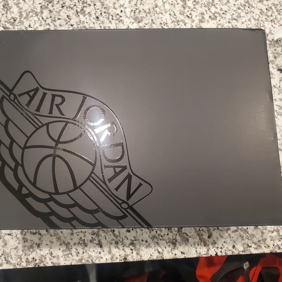 New In Box Jordan One Magic Mid 2 Tone Multiple Sizes - Picture 2 of 10